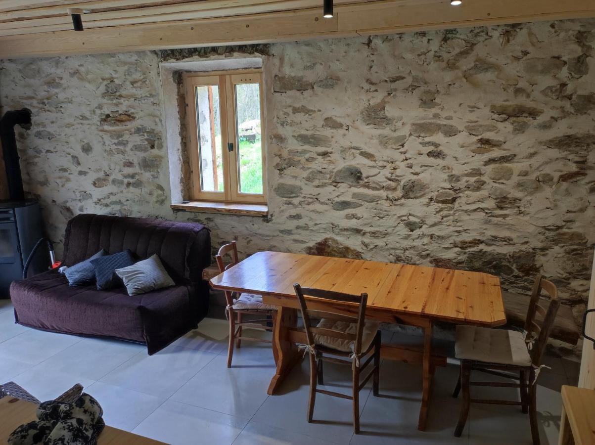 Chez Florent Et Celine Queige 外观 照片